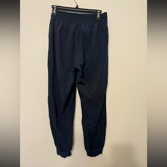 Lululemon Wanderer Cropped Jogger - Picture 3 of 10